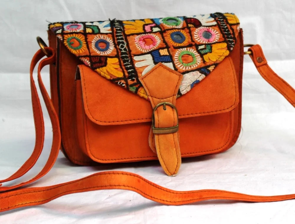 This high-quality, genuine leather crossbody sling bag is a vintage-inspired ethnic bag for women. It’s made from handmade kilim and features a shoulder strap.