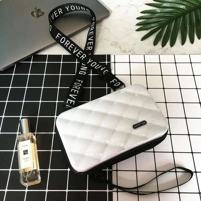 حقائب يد نسائية أنيقة ومصممة للنساء والفتيات، حقيبة كتف صغيرة، حقيبة كلاتش نسائية شهيرة